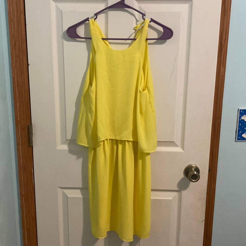 I am selling this neon yellow dress.
